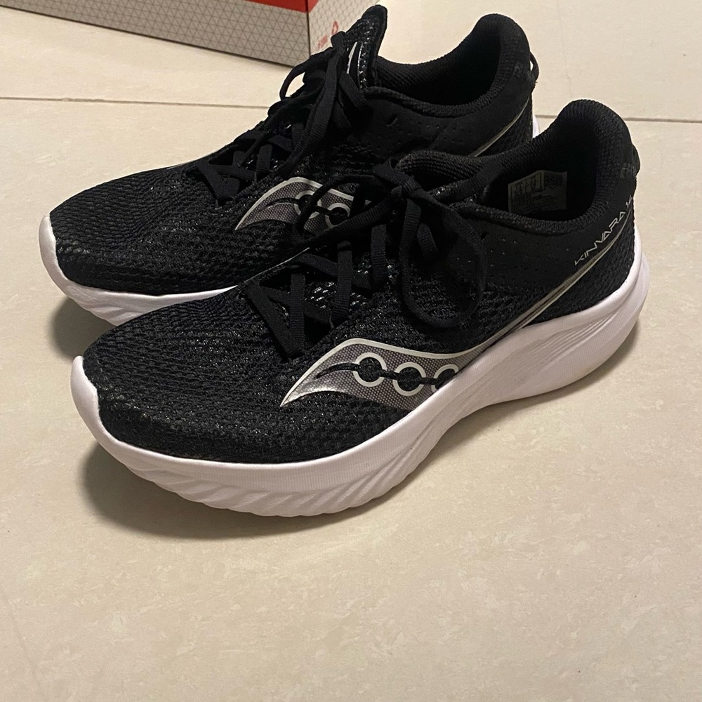 Saucony Kinvara 14 Black Running Shoes 7.5 Women